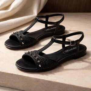 NIB Breckelle's Deena-01Flat Studded T-Strap Sandals Size 6